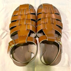 Sun-Sand Sailors. Size 13 kids. Very good used condition.